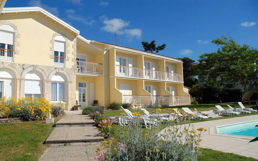 Beach Hotel - Le Grand Chalet