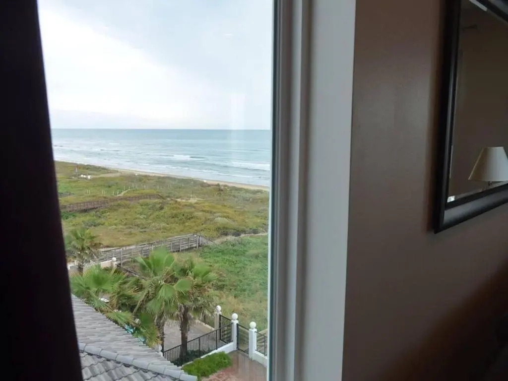 5 BEDROOM BEACHFRONT CONDO - 4th Floor