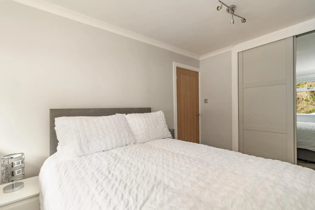 Pleasant View - Direct Beach Access Sea Views and Parking