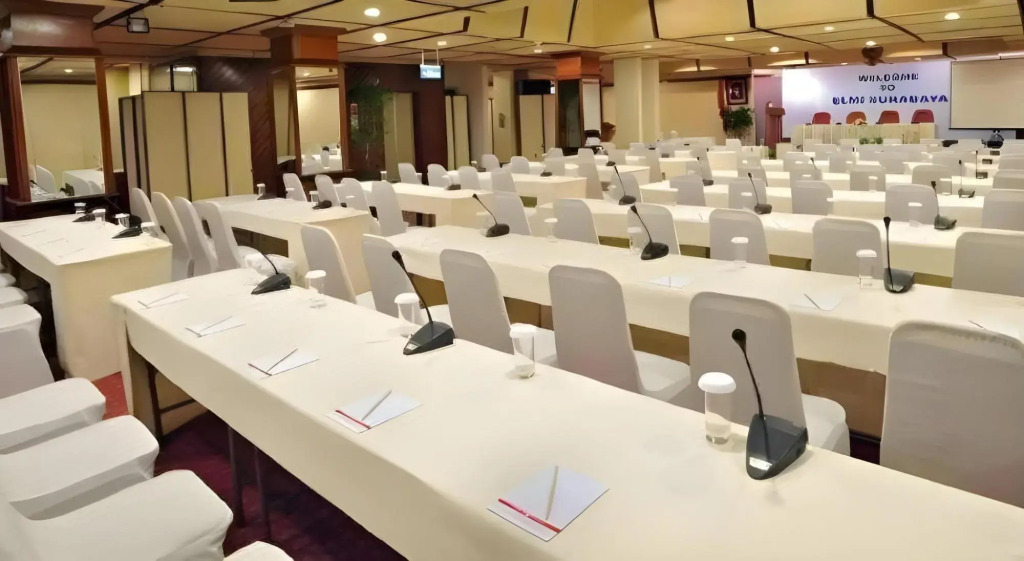 Elmi Hotel
