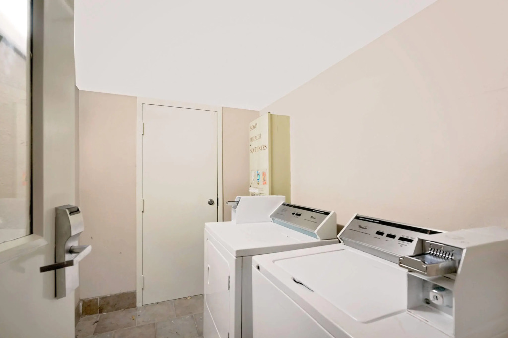 Super 8 by Wyndham Hermitage Nashville