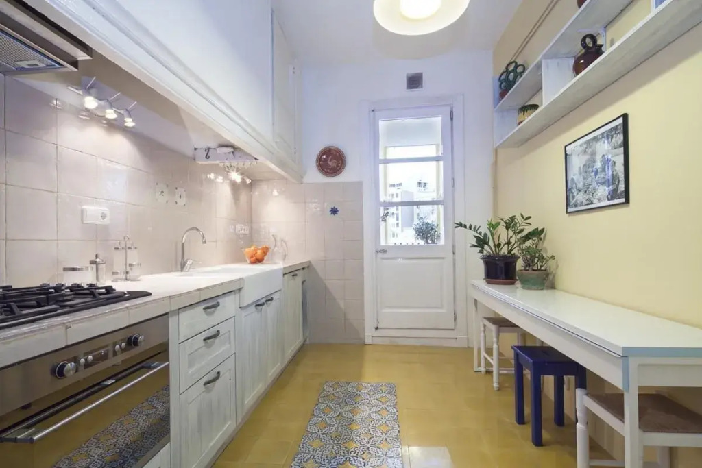 Centric Unique Bohemian 3 Bedroom Apartment - Hoa 42136