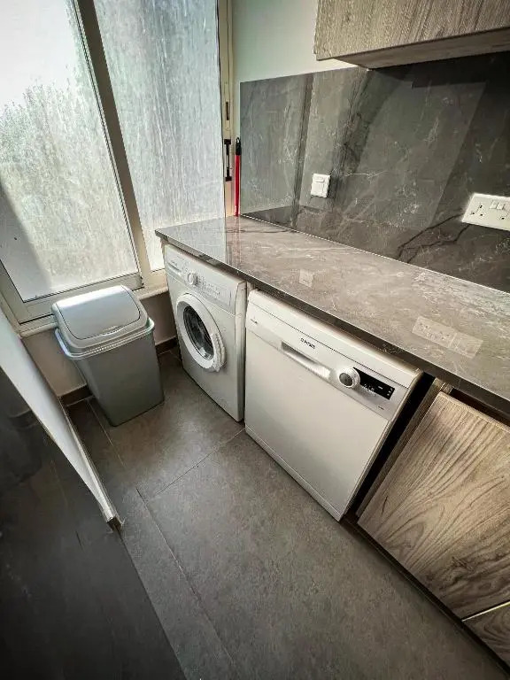 200M From Beach 2 Bedroom