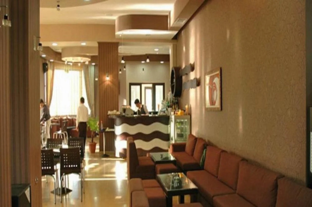Hotel 1 Maji