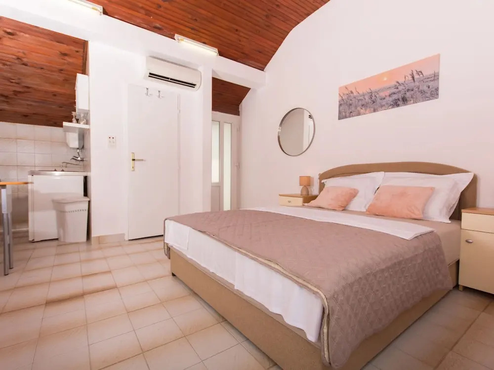 Quaint Holiday Home in Mastrinka With Balcony