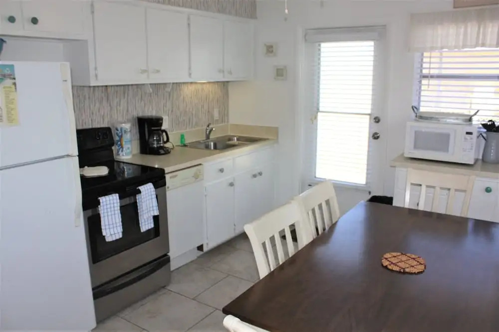 Aloha Kai - 7 2 Bedrooms 1 Bathroom Apts