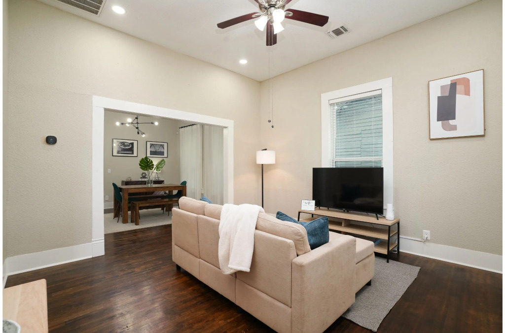 Amazing Fully Fenced Home Only 5 Mins From Downtown