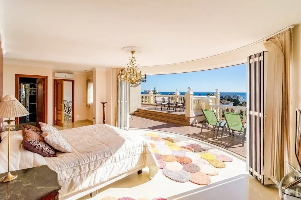 CS Luxury 4 Bedroom Villa Close to Beach RoomService