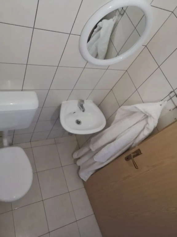 Large 95 m2 apt w. the sea View, Balcony and gar