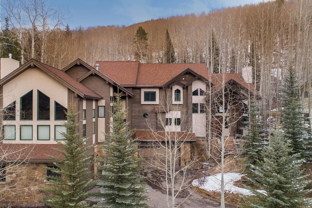 Highline by Avantstay Breathtaking Mountain Home w/ Hot Tub & Views