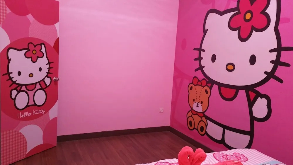 Hello Kitty Signature Suite