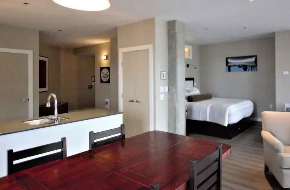 Whiskey Landing Lodge