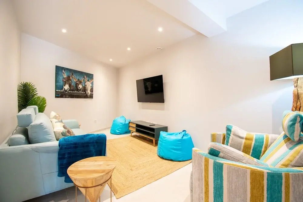 Casa Ella - Beautifully Renovated Townhouse Walkin