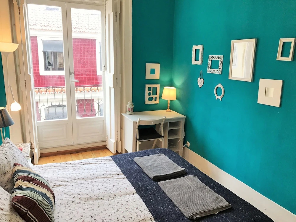 Spacious charming flat - heart of Lisbon