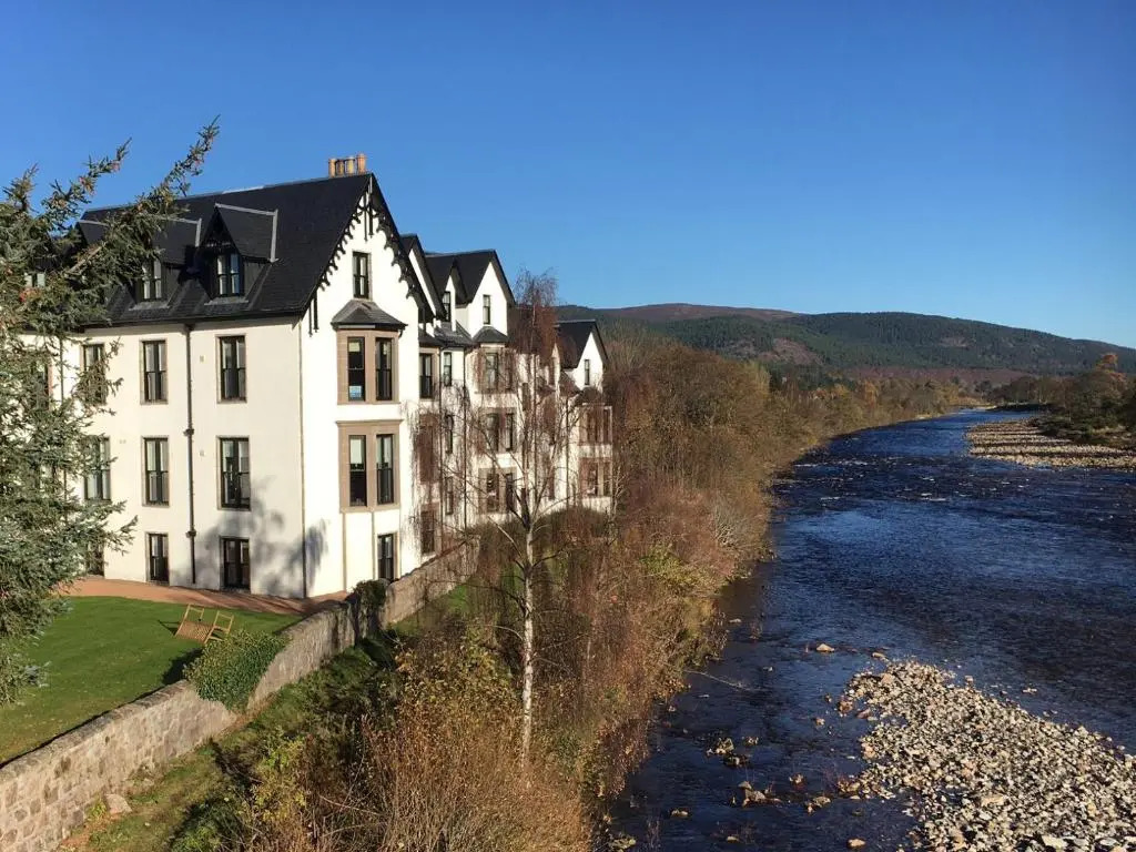 Lovely 2 Bedroom Apt in Ballater on the River Dee