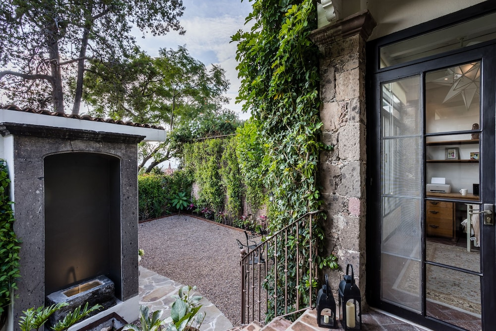 Panoramic Paradise 3BR Overlooking SMA