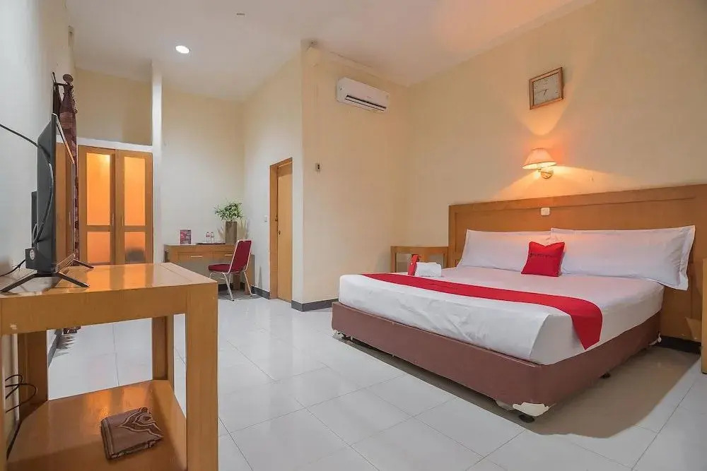 Reddoorz Plus @ Jl Kh Wahid Hasyim Medan