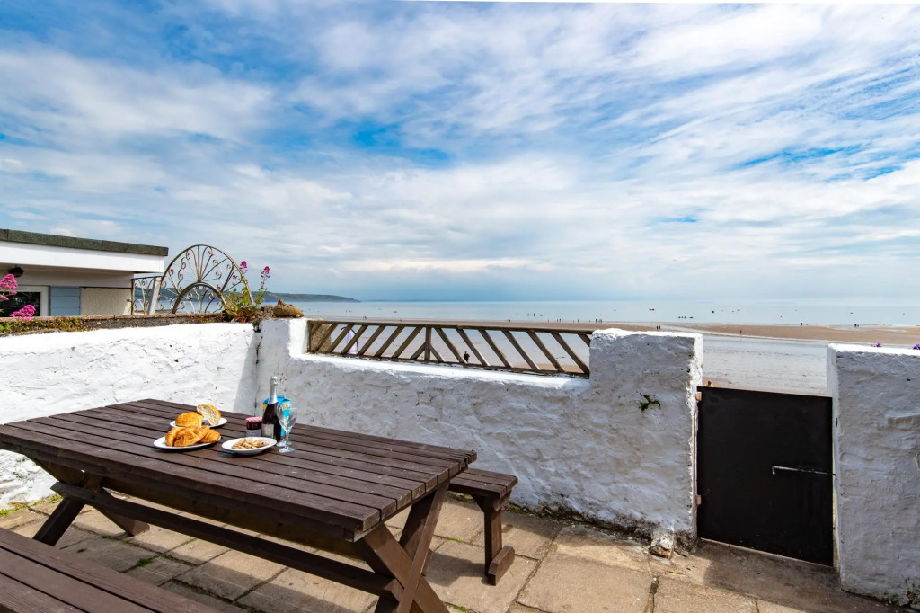 Kilmore - Beach Front House, Direct Beach Access, Spectacular Sea Views