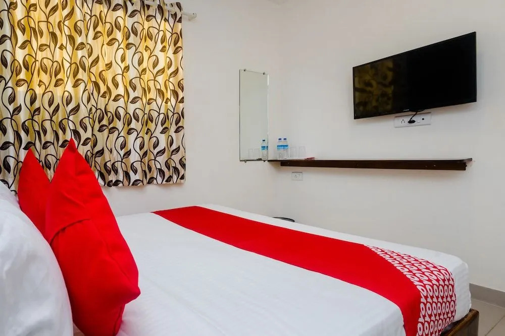 OYO 27896 Everest Inn