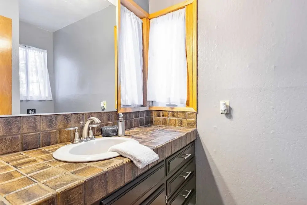 Nadelhorn by Avantstay Mins to the Lake + Arcade/playroom + Panoramic Deck Views
