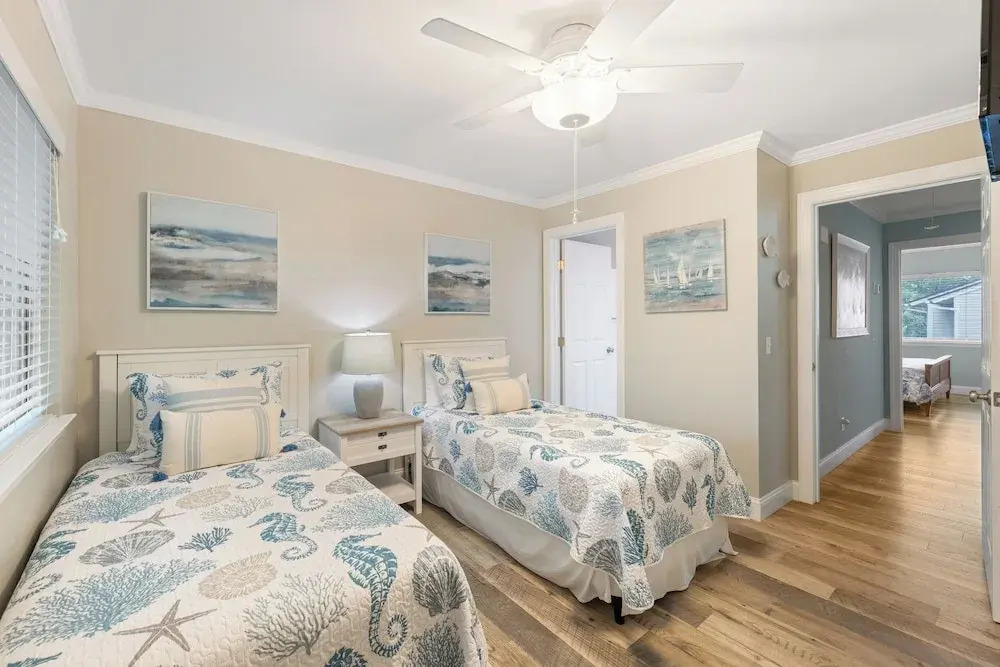 Forest Beach Villa - 2 BDR for 6