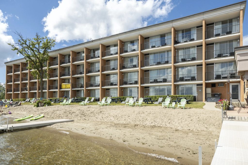 Holiday Inn Detroit Lakes - Lakefront by IHG