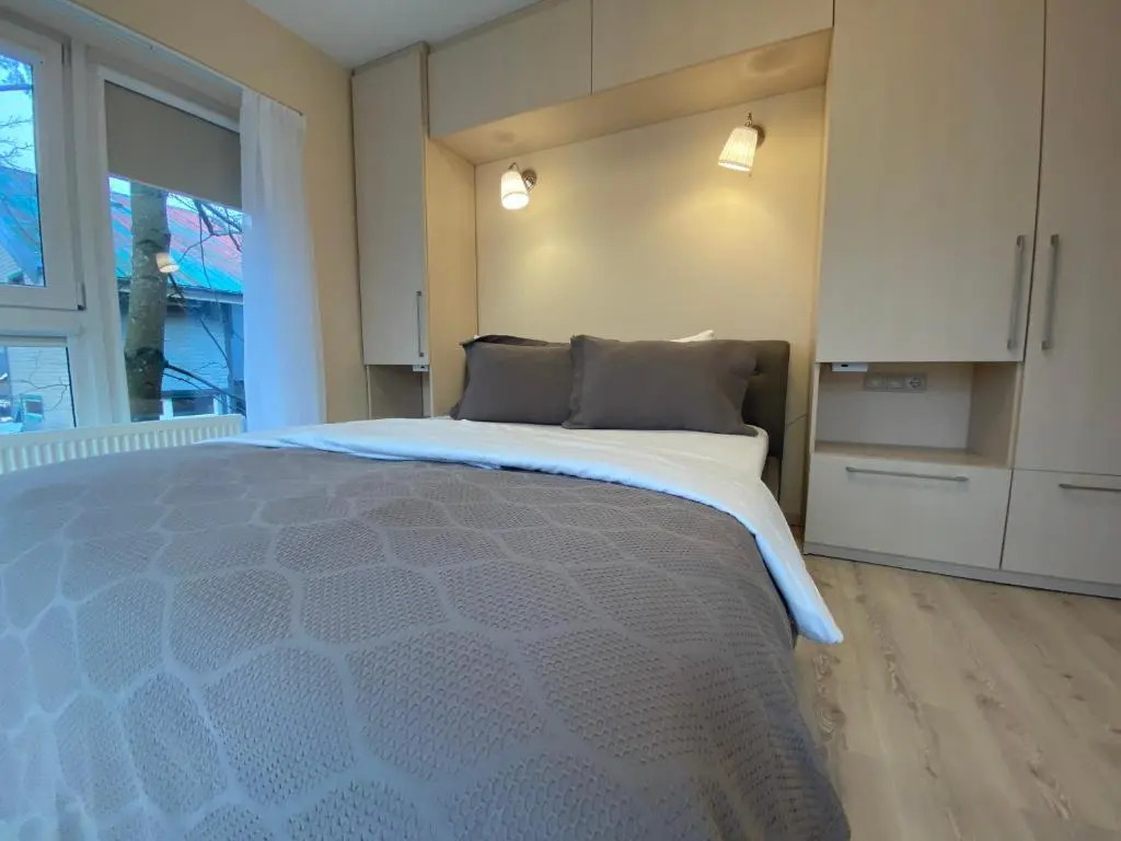 Sunny apartment, 5min to the sea. Parking. Self check in.