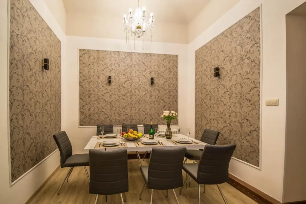 4BDR Historical Spirit Apt by Ruterra