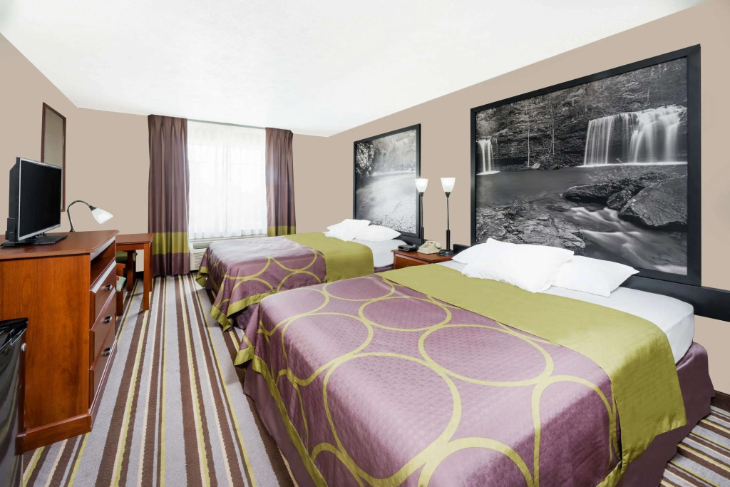 Super 8 by Wyndham Bolivar