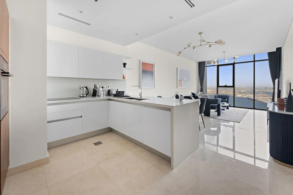 WelHome - Seaside Serenity: Spacious 1 BR in Maritime City