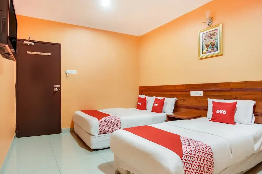OYO 89470 My Town Hotel