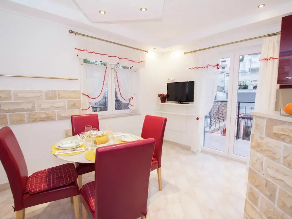 Modern Apartment in Slatine with Terrace