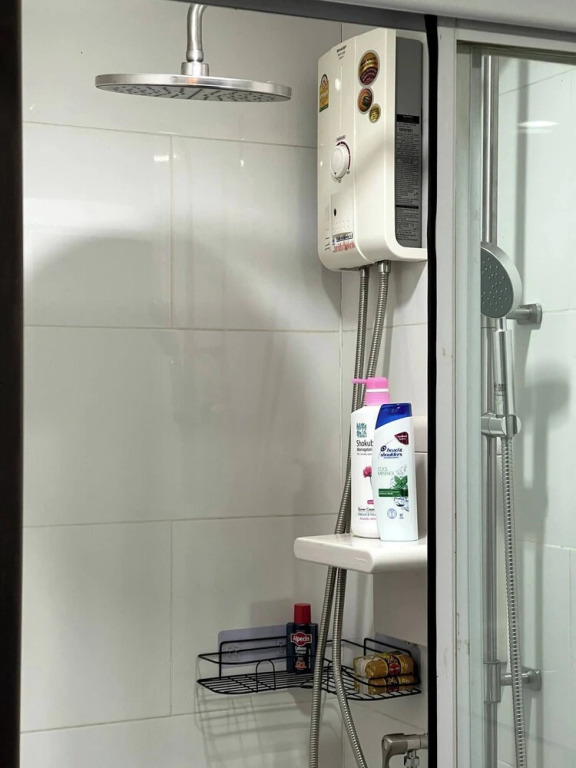 Octopus Suite on Highrise, Skytrain, Fast Wifi and AC
