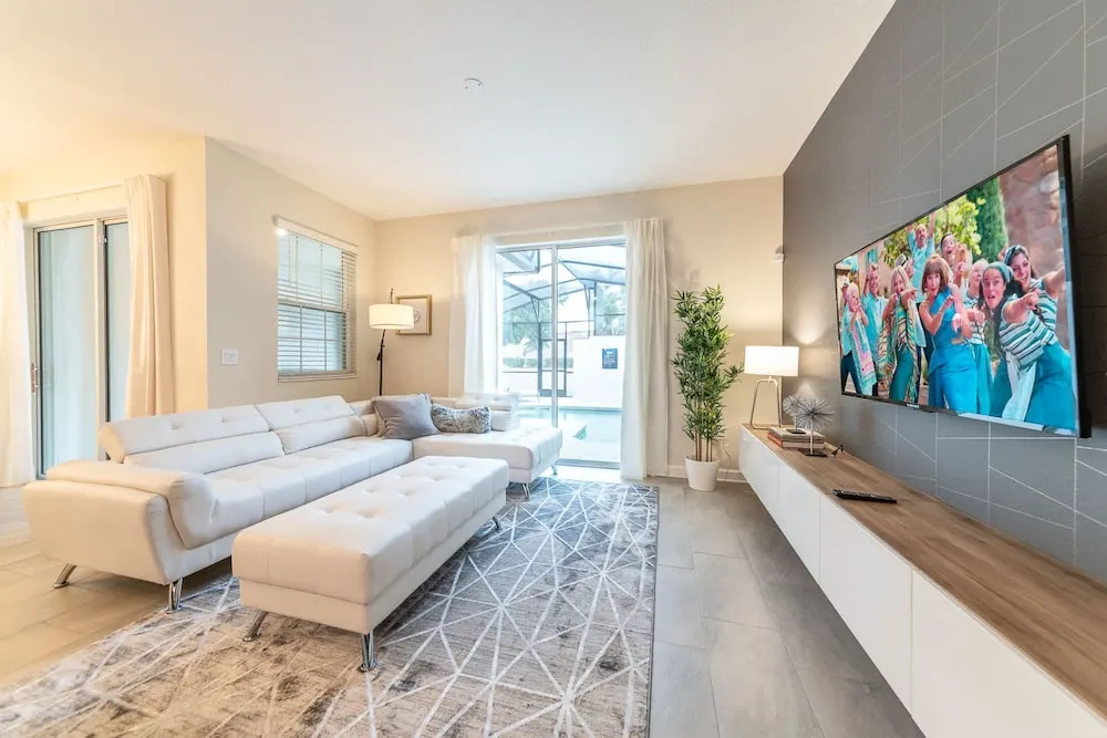 Beautiful Storey Lake Retreat Minutes From Disney