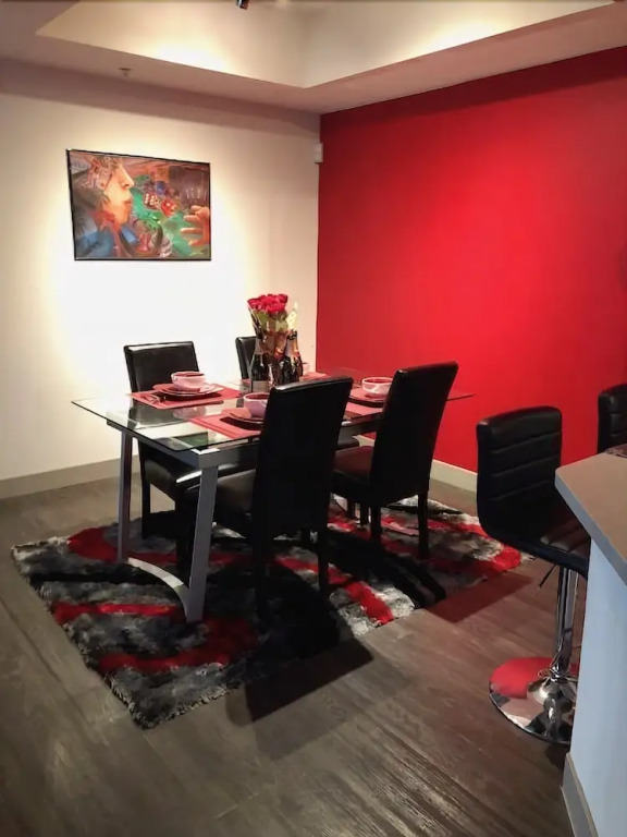 Cozy 2 Bedroom Apartment
