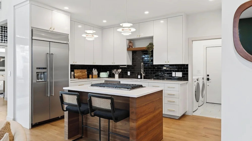 Delores House by Avantstay Movie Theater + Outdoor Kitchen + Modern East Austin Home Near Downtown + Breweries + Live Music