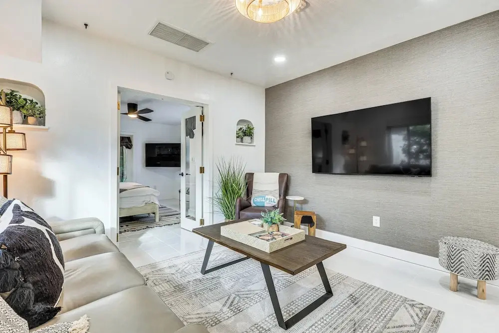 'the Peacock Bungalow' Near Fort Lauderdale Beach!