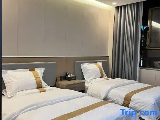 Luntai Zitong Hotel (Luntai Passenger Station Xinxin Road Pedestrian Street)