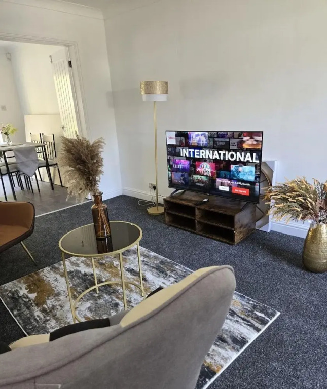 Manchester Blissful Retreat - 3-bedroom House