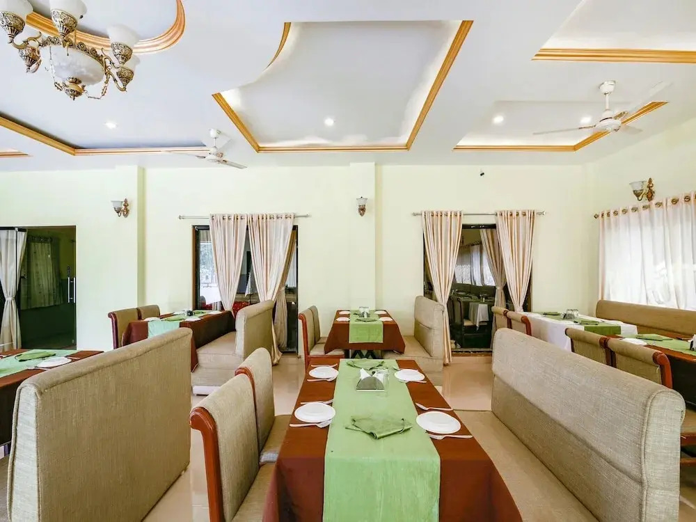 Hotel The Gentleman by OYO Rooms