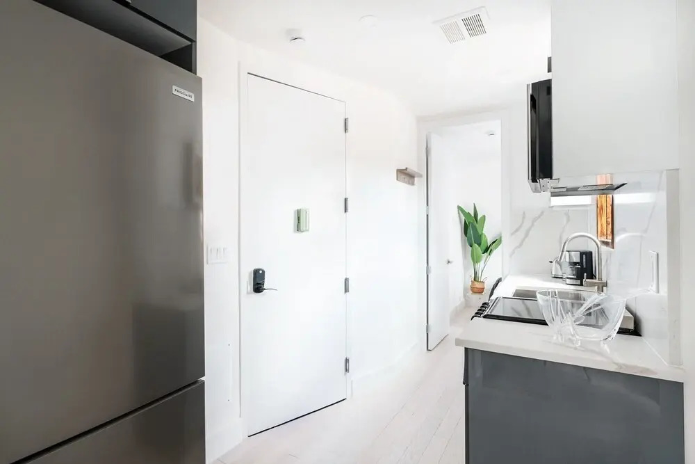 48 Midtown West Apt