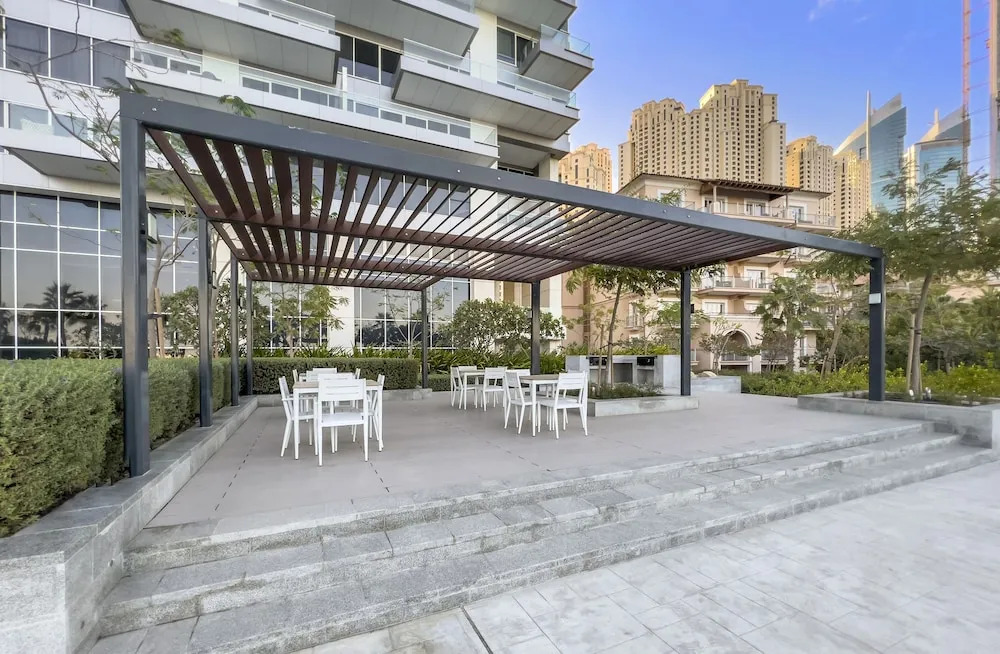 WelHome - Deluxe Apartment With Direct Access to the Beach