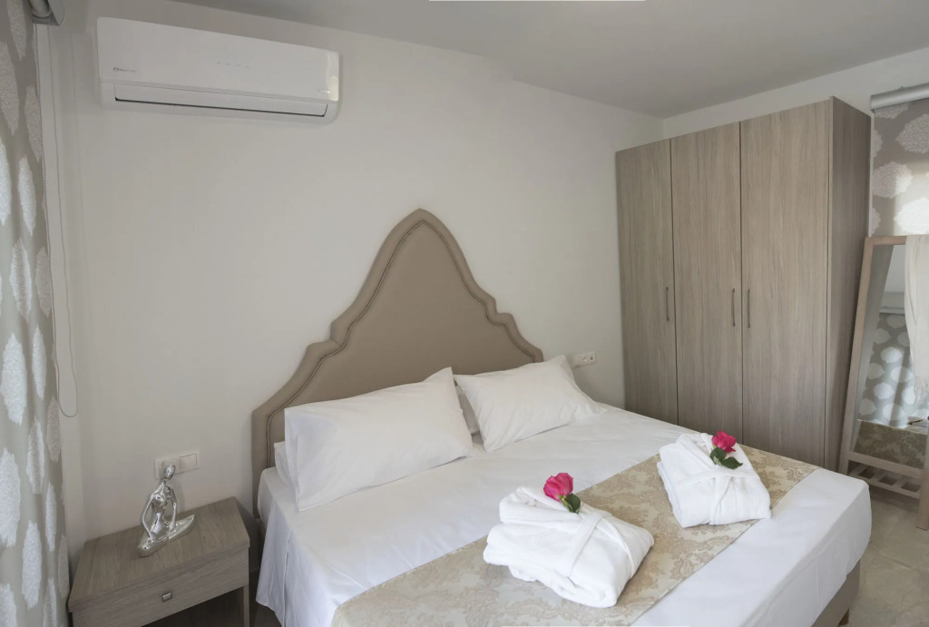 Sperveri Enalio Villas - Heated Pool