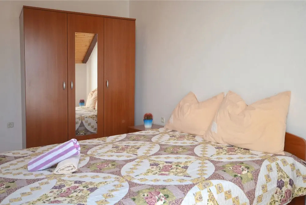 Apartment and Rooms Ive