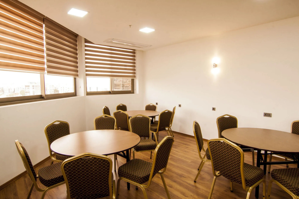 MAJURA HOTEL BUSINESS
