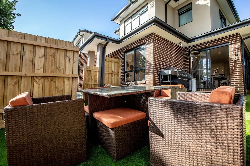 AU.JOY 3 Bed Townhouse Burwood 1