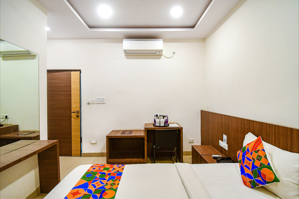 FabHotel Kzar Select - Nr US Consulate
