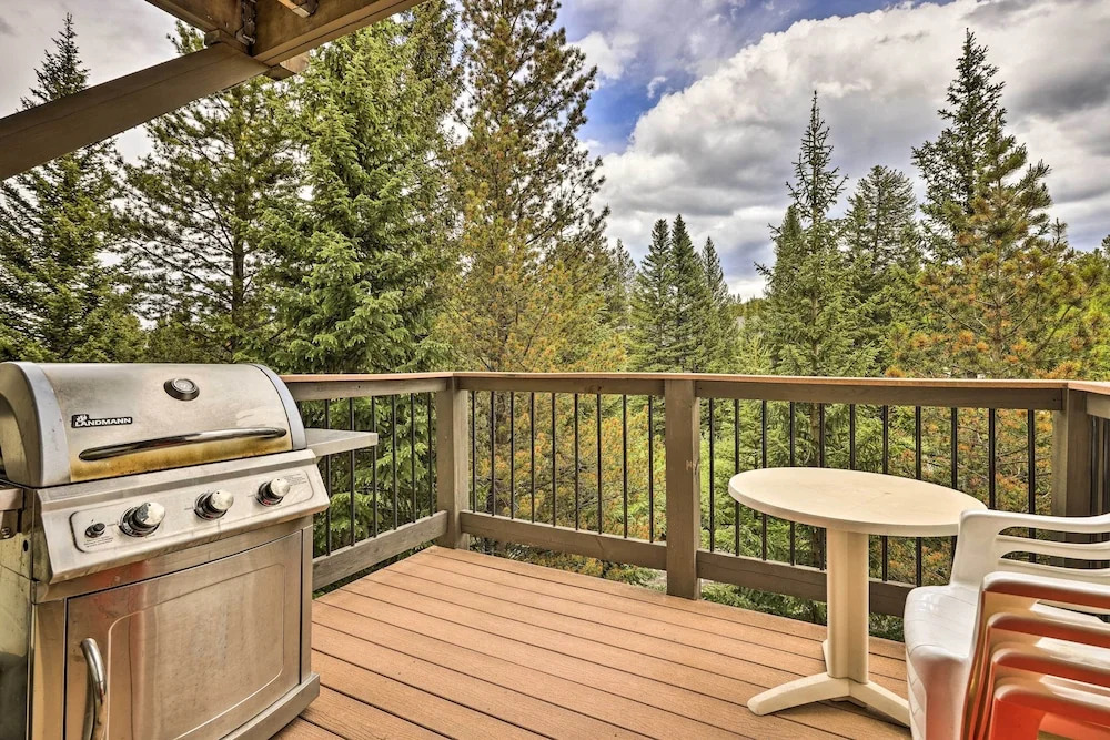 Walk to Ski Lift: Breckenridge Retreat w/ 2 Decks!