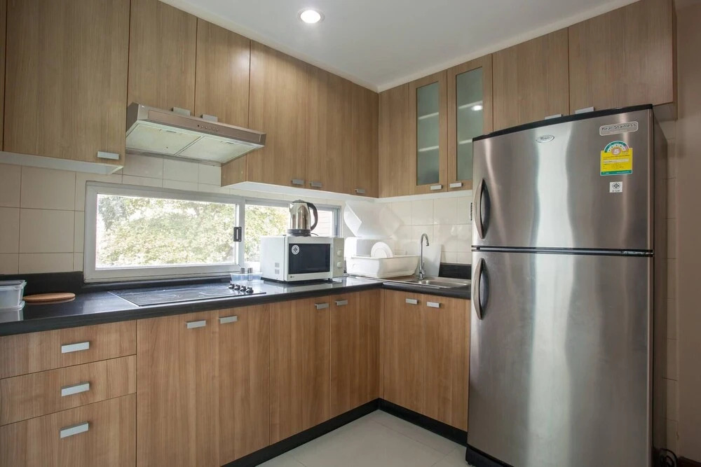 4D - 3 Bedroom Downtown Apartment With Shared Pool