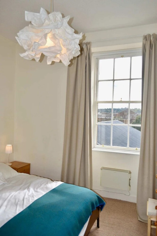 Sophisticated and Bright One Bed in Leith